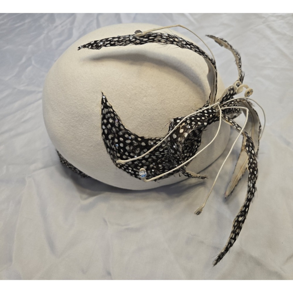 Vtg‎ 1950s Jack McConnell NY Cream Felt Feather Hat Mid Century Cocktail Pillbox